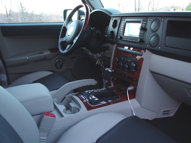 2007 Jeep Commander Overland Interior