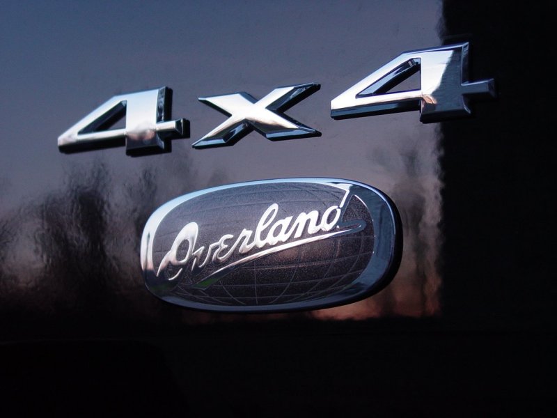 2007 Jeep Commander Overland Badging