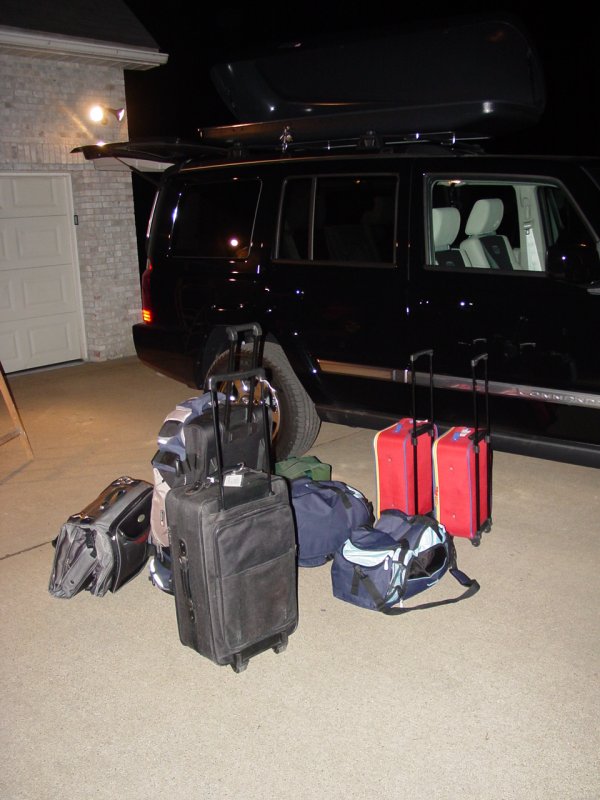 Loading the Roof Box on the 2007 Jeep Commander Overland - Mission Impossible?