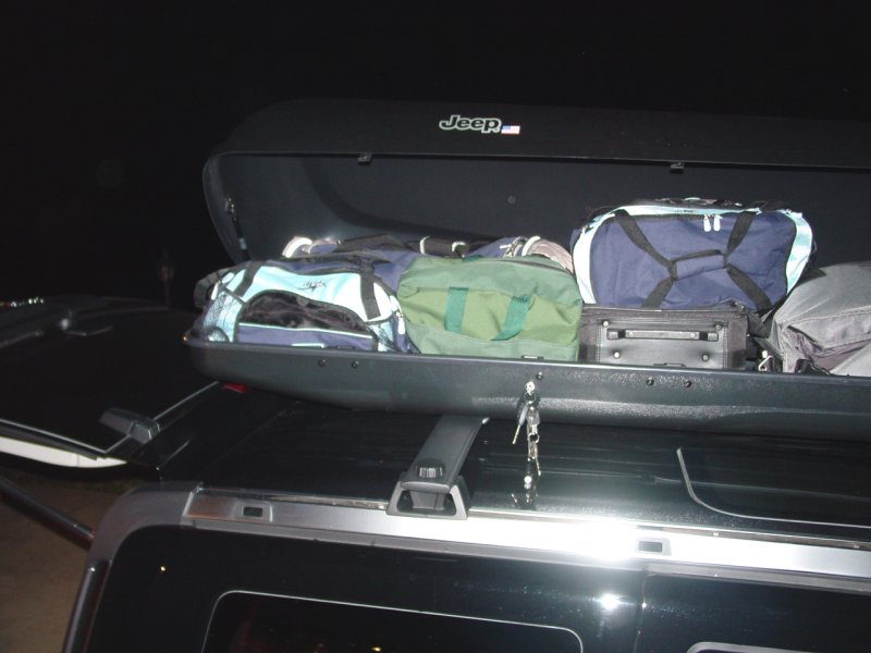 Loading the Roof Box on the 2007 Jeep Commander Overland - No Problem!