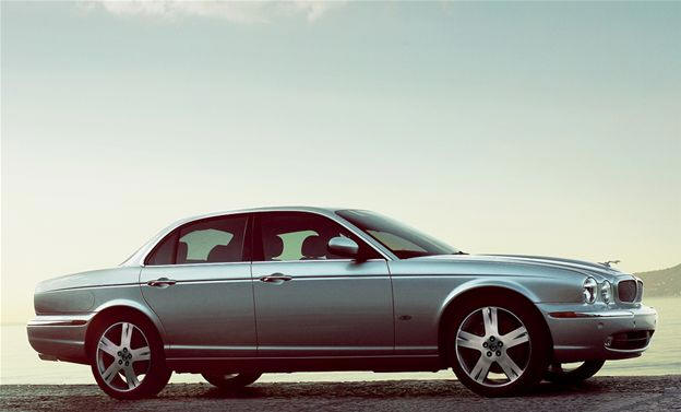 Jaguar XJ-R