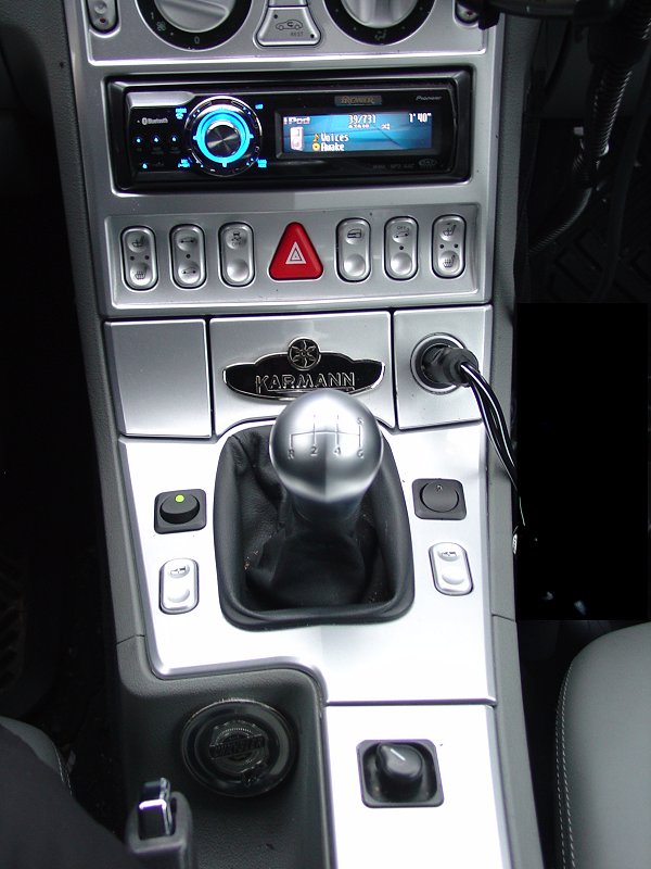 Pioneer AVG-VDP1 Real-Time Vehicle Dynamics Processor - Supplemental Switch-gear for controlling rear-view camera and menu access while moving