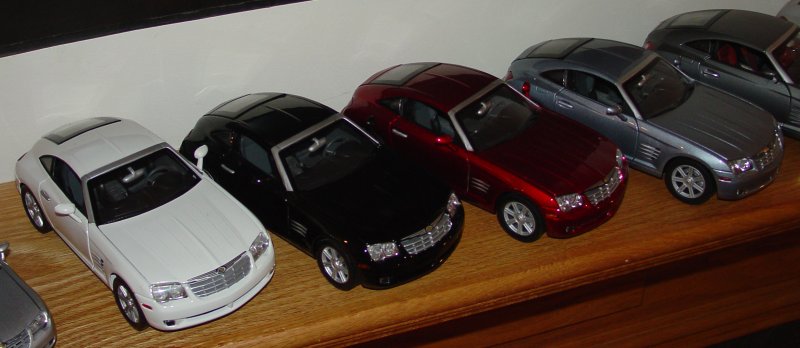 Motor Max Chrysler Crossfires 1/18