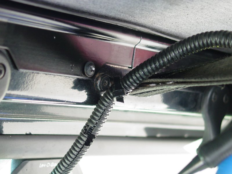 Bestop Windshield Channel Installed - center