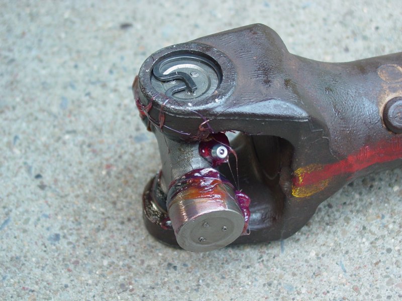 Axle-end u-joint