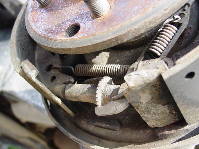 Self-adjuster screw - Click to Enlarge